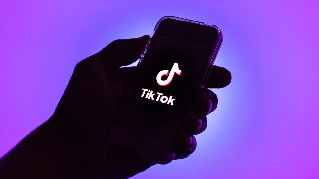 Che cosa significa beato te che puoi parcheggiare ovunque? Il significato di questa espressione usata su TikTok
